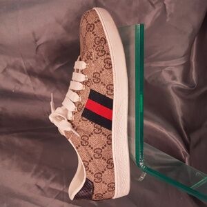 Gucci Women's Beige and Red Sneakers